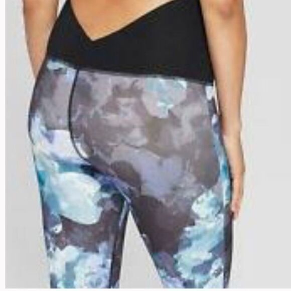 Ingrid & Isabel Maternity Floral Print Active Leggings with Crossover Panel - Picture 2 of 6